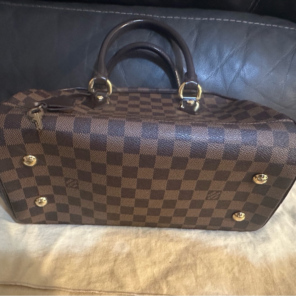Authentic L.V - Picture 10 of 16